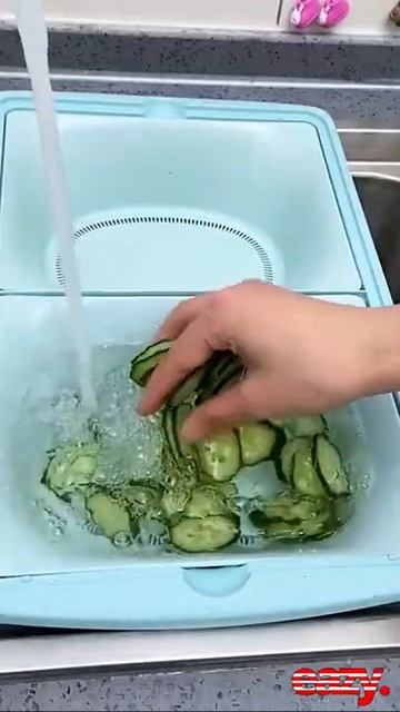 This sink is drained, and it is clean and very convenient Creative kitchen artifact supplies gadge смотреть онлайн