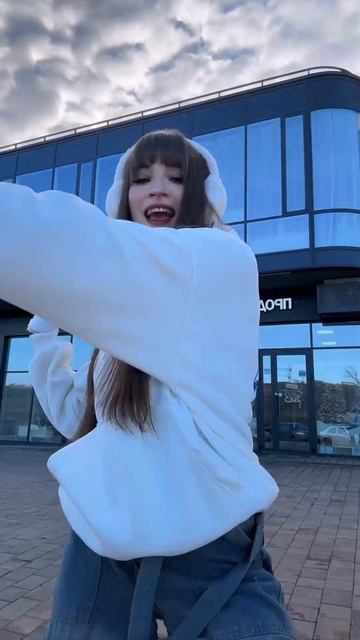 Сколько % у вас на телефоне? У меня 57% #рекомендации #dance #тренды #tiktok #танцы #популярное смотреть онлайн