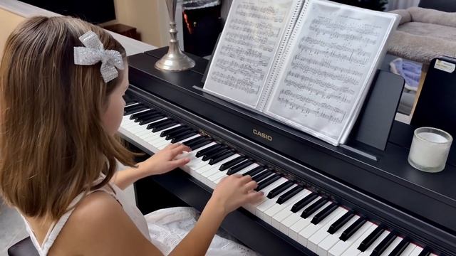 Роберт Шуман "Смелый Наездник" играет София Капустина смотреть онлайн