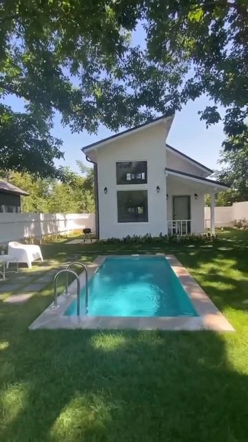 У меня есть  красивый дом с басейном