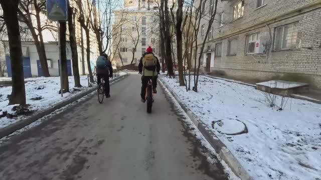 Едем с друзьями по Солнечногорску.И снова я отстаю а они гонят.Ну куда их хер несет.Догоню или нет? смотреть онлайн