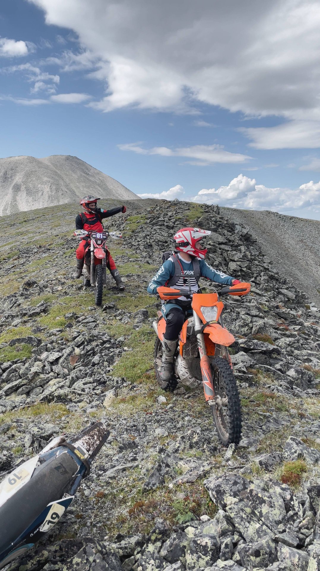 Что остается за кадром смотреть онлайн