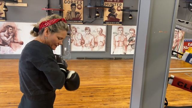 Using A Wall Instead Of A Punching Bag смотреть онлайн