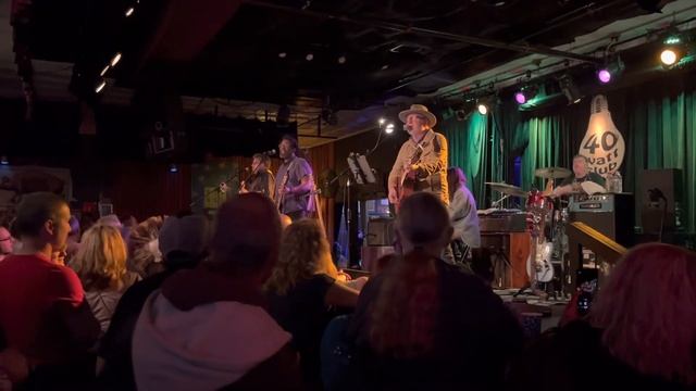 Cracker - “Low” (3-10-2023 at 40 Watt Club, Athens, Georgia) смотреть онлайн