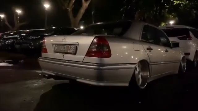 Konvoi Mercedes Benz W202 Jakarta Region смотреть онлайн