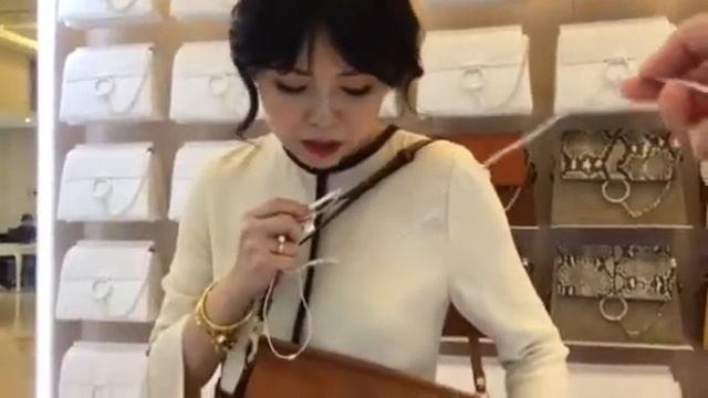 Chloe Faye 微風廣場快閃介紹 смотреть онлайн