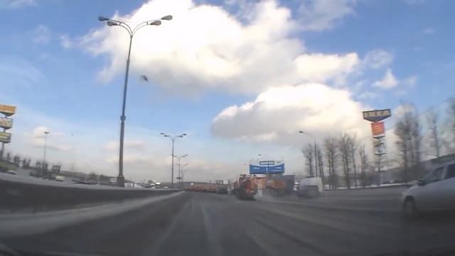 уборка снега на МКАД смотреть онлайн