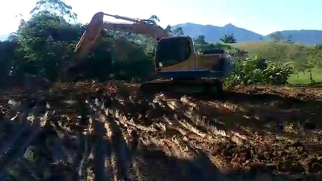 Eacavadeira Volvo EC 140 Edmar Terraplenagem