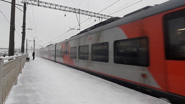 Электропоезд ЭС2Г-040 "Ласточка" / ст. Мурино смотреть онлайн