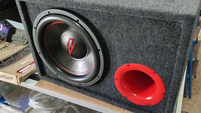 Новые: сабвуфер Урал (30см/110труба) и усилитель смотреть онлайн