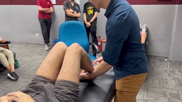 Hip with Dr Justin (Long Case Approach) смотреть онлайн