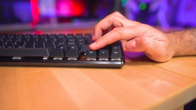 كيبورد العاب صغير وسريع وجميل Corsair K65 PRO MINI смотреть онлайн