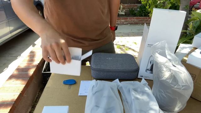 DJI Mavic Mini FLY MORE COMBO unboxing with charging base смотреть онлайн
