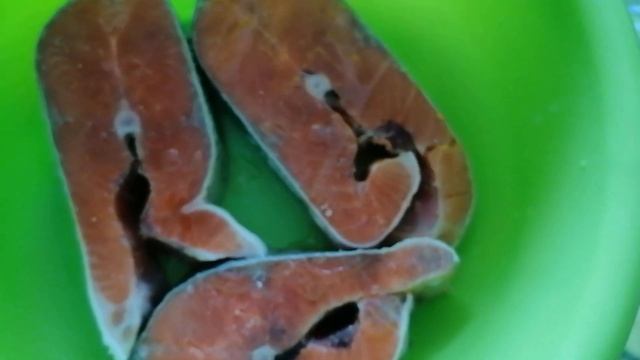 Кижуч запечённый с жареным луком