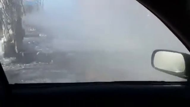 Мойка машин, прямо не отходя от подъезда))). смотреть онлайн