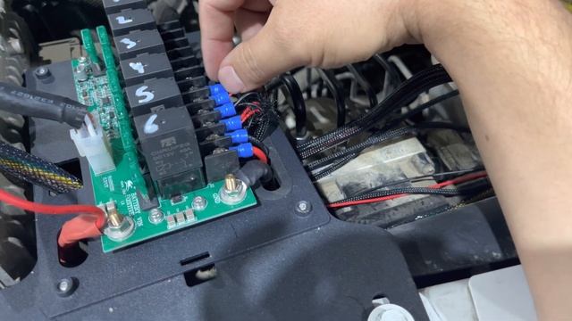 DIY: Jeep Wrangler Switch Pod Installation, Rough Country MLC6 смотреть онлайн
