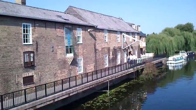 Dr Circuit around the Cathedral City of Ely - River & Boats! смотреть онлайн