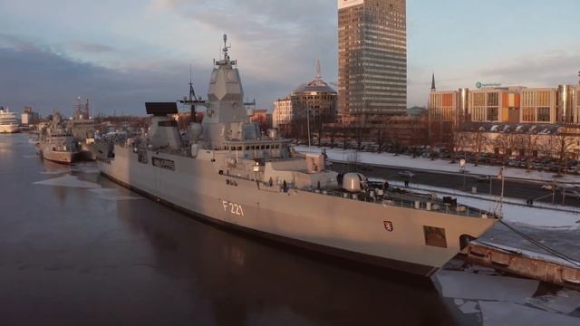 the german frigate f 221 hessen in riga SBV 334709634 4K de смотреть онлайн