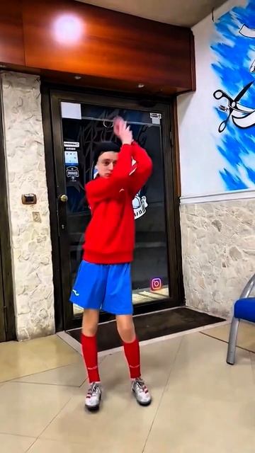 Сестра mellstroy раздала стиля #танцы #мем #dance #barbershop смотреть онлайн