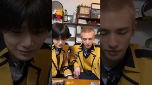 Stray Kids надели школьную форму спустя 8 лет