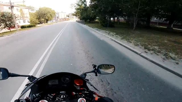 Прокатил девушку на СПОРТБАЙКЕ Honda CBR929RR.Реакция на мотоцикл. смотреть онлайн