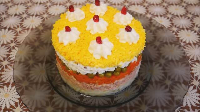 Слоеный салат из ПЕЧЕНИ ТРЕСКИ салат КОРОЛЕВСКИЙ рецепт салата Салат на ПРАЗДНИЧНЫЙ стол смотреть онлайн