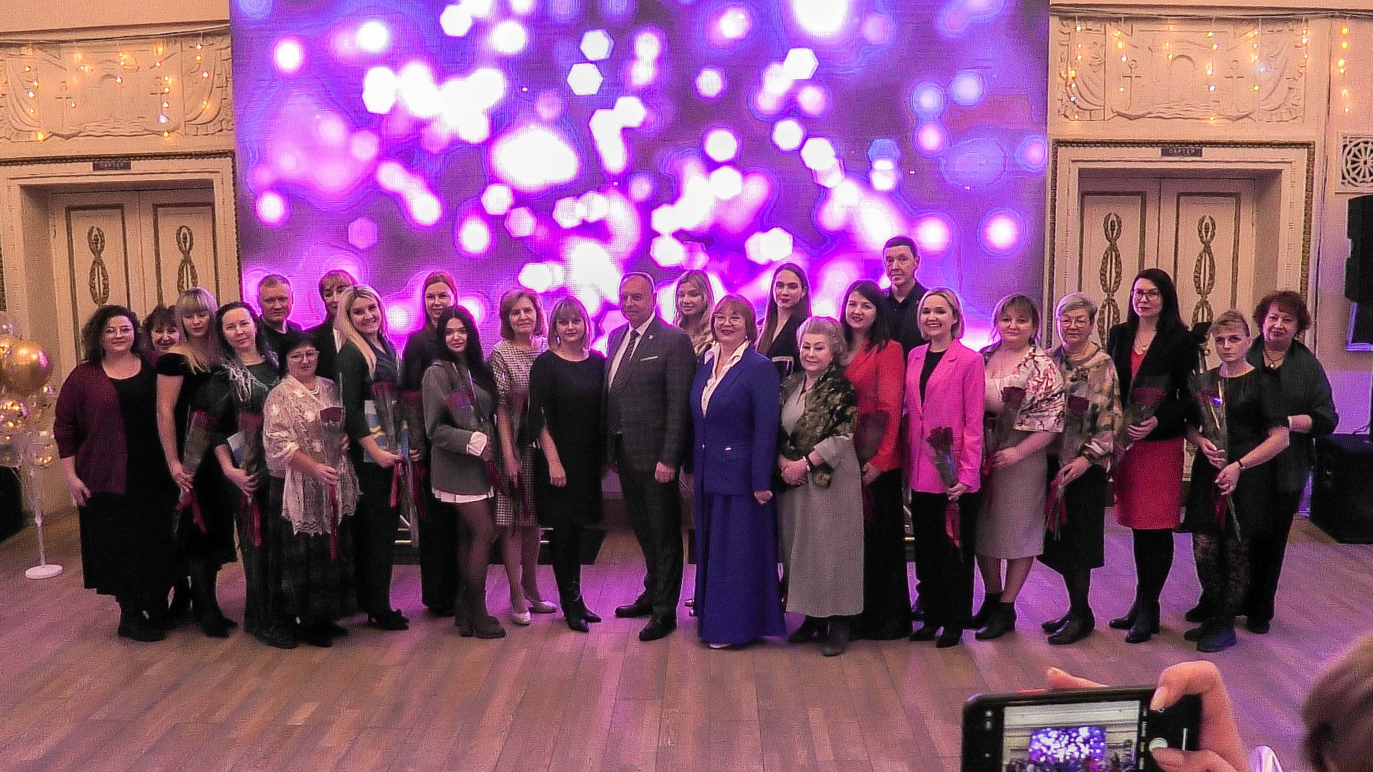 Награды победительницам городского конкурса смотреть онлайн