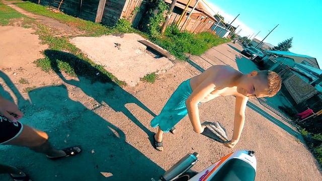 Падение на СПОРТБАЙКЕ.Обливаем водой.Реакция детей.Иван Купало смотреть онлайн