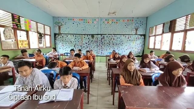 Tanah Airku cover by kelas VIII SMPN SATAP SUNGAI GANTANG смотреть онлайн