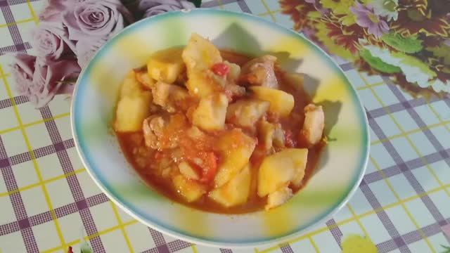 Овощное рагу с солеными огурчиками в духовке