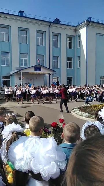 Так приветствуют учителя школы г. Чайковский 1 сентября учеников и родителей! смотреть онлайн