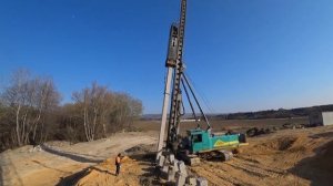 Погружение 12 метровой сваи под углом сваебойной установкой Junttan PM-25