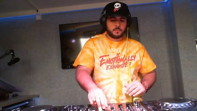 BeachGrooves Deep House Radio Live Stream смотреть онлайн