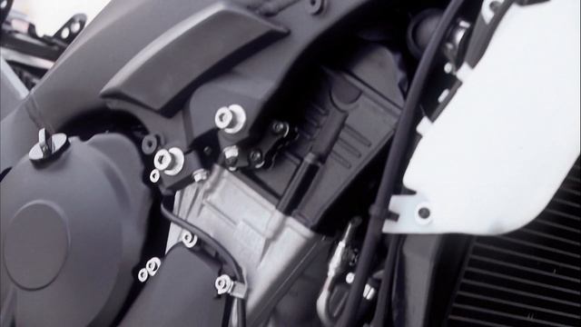 Мото история спортбайка Yamaha YZF-R1 2002 (обзор мотоцикла Ямаха Эр Один 2002/2003 года) - 3 серия смотреть онлайн