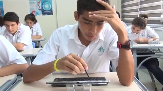 Technology: Samsung's Smart School - ARIS in Ghana смотреть онлайн