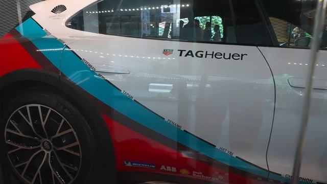 A New Concept For Car Enthusiast - Porsche Studio Singapore смотреть онлайн