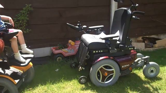 Millie trying Koala Wheelchair смотреть онлайн