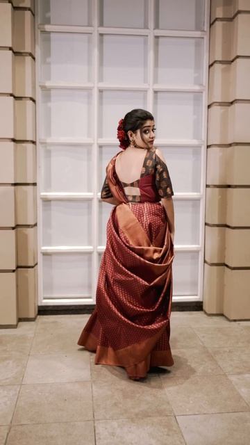 Polka dots designer kanchipuram Saree for Traditional Royal Draping style with designer blouse... смотреть онлайн