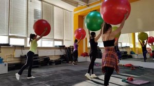 ФИТБОЛ/ ЦЕЛАЯ ТРЕНИРОВКА/ ГРУППОВАЯ ТРЕНИРОВКА/ Упражнения с мячом