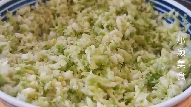 【小穎美食】夏天要多吃包菜，教你新吃法，不炒不燉不涼拌，出鍋比吃肉還香！ смотреть онлайн