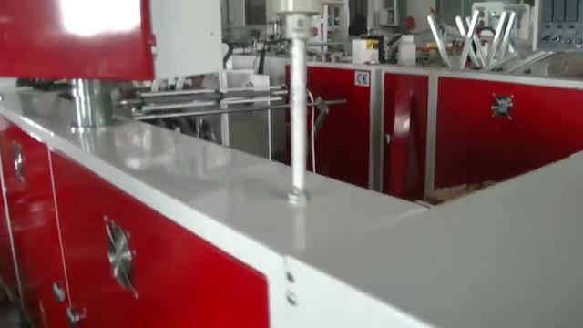 CW 800BFS машина для изготовления пакетов для кур с круглым дном смотреть онлайн