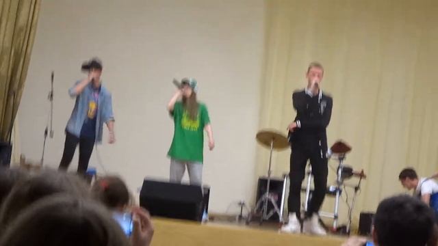 Учителя и ученики школы 1739 - Everybody Gets Up (Five cover), Вокруг Шум (Каста cover) смотреть онлайн