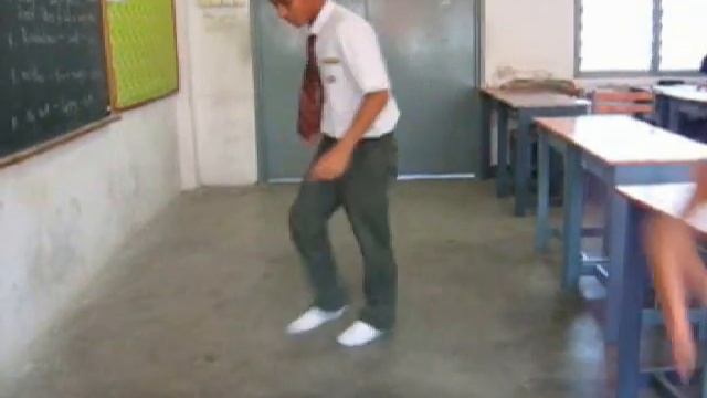 Hard GElf Shuffle(at skool) смотреть онлайн