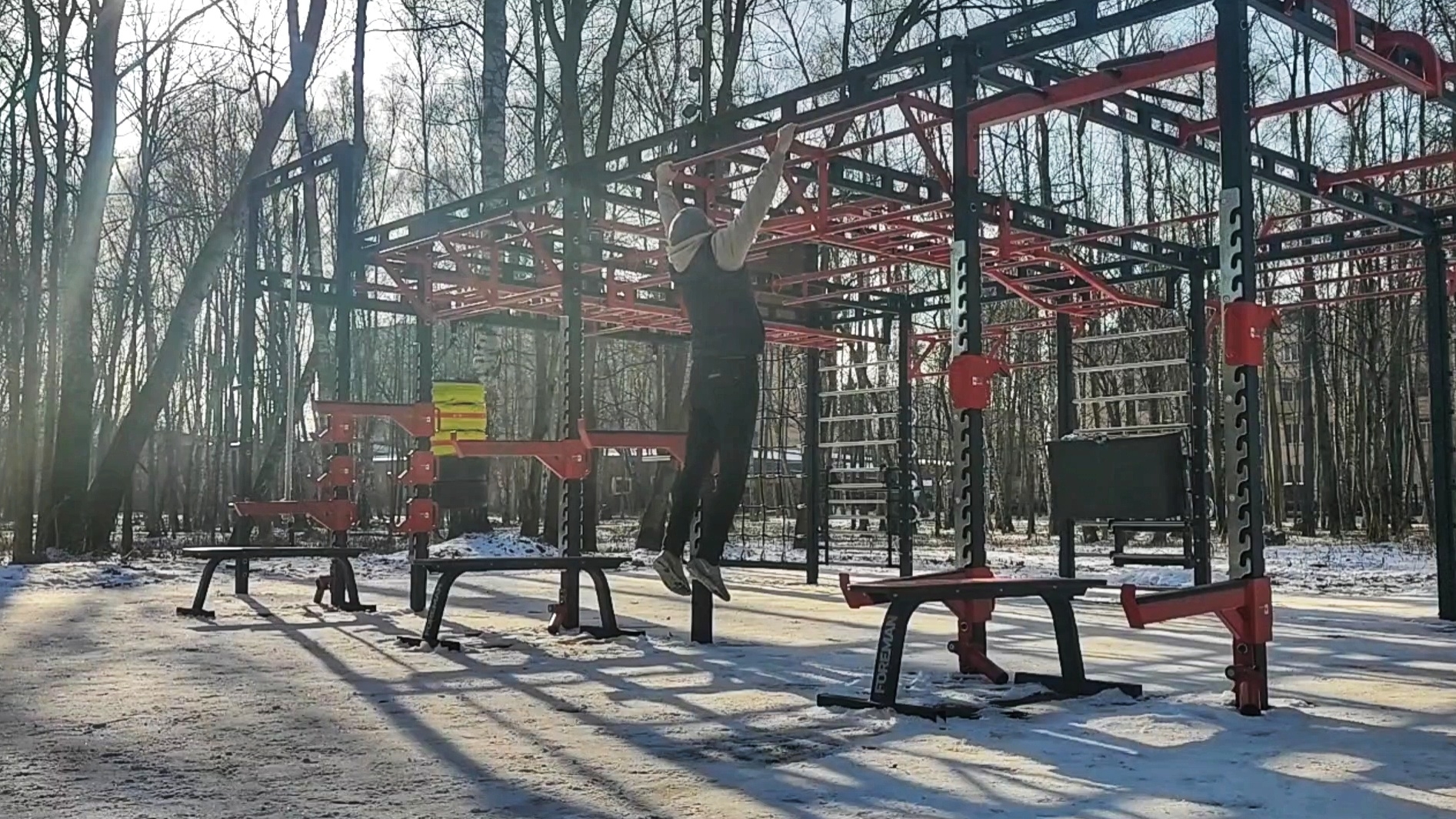 Тренировка в парке Кусково. Пробежка, бпусья, турник. Обзор парка. смотреть онлайн