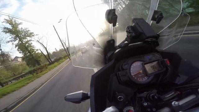 Осенняя поездка на литровом Kawasaki Versys 1000 вдоль Яузы–и в 16 минут не уложился с этим трафиком смотреть онлайн