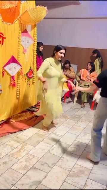 Family Dance смотреть онлайн
