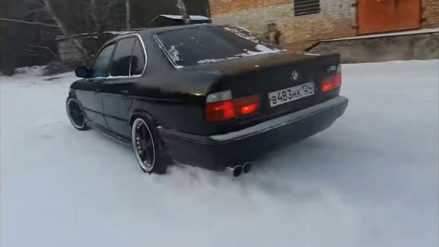 Первый снег -BMWe34 смотреть онлайн