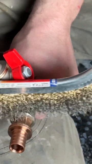 Упаковка соединений #short #сантехникавквартире #сантехник #ремонтвванной #ремонтквартир смотреть онлайн