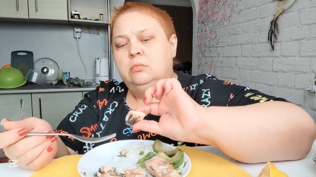 ЕМ И ХУДЕЮ СЛАБОНЕРВНЫМ НЕ СМОТРЕТЬ! смотреть онлайн