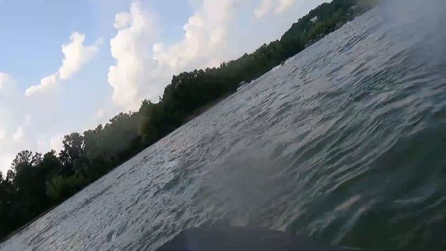 Playing in some big waves on the Tennessee River смотреть онлайн